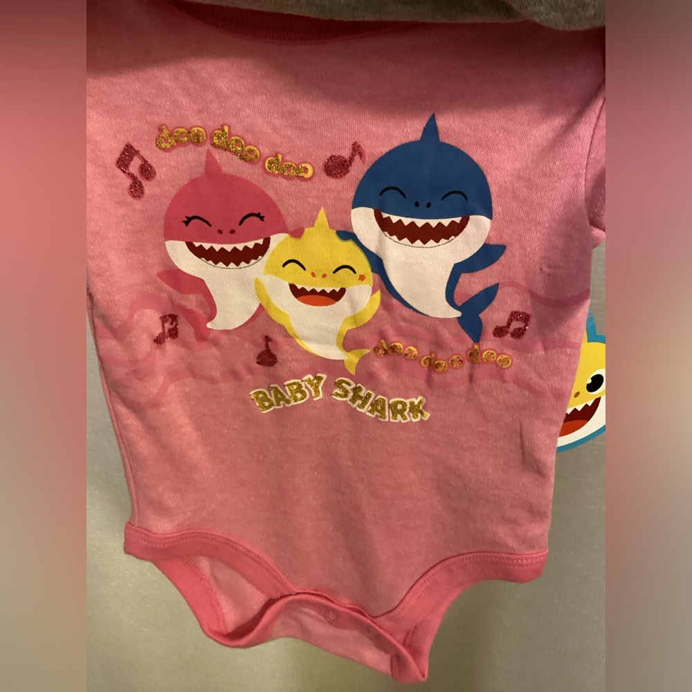 New Baby Shark Onesie Girls 6 to 9 Months 2 Pieces Pink Grey Bodysuit - Picture 6 of 12